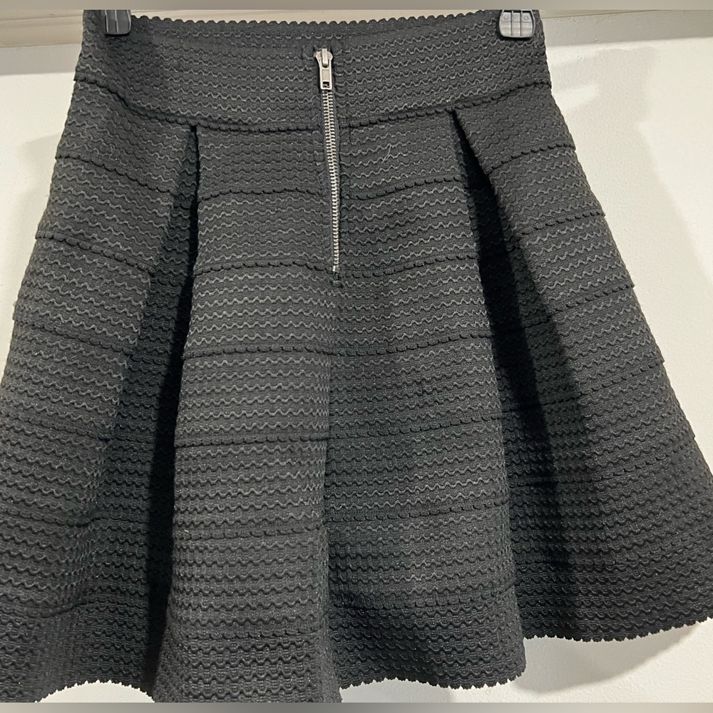 Devin adorable black skirt - Picture 3 of 10